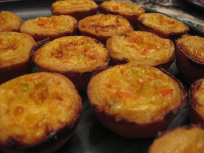 MINI QUICHE DE BRIE COM GELÉIA DE PIMENTA